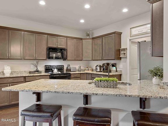 5th image of 517 Elwick Dr