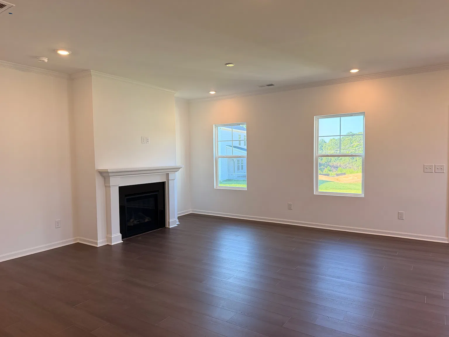 5 bed, 2714 sqft, $2,399 — Photo 2