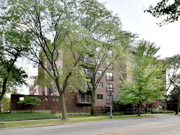 7575 Lake St APT 3C, River Forest, IL 60305