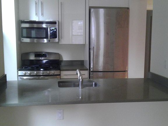 4th image of 165 Riverdale Ave #5B
