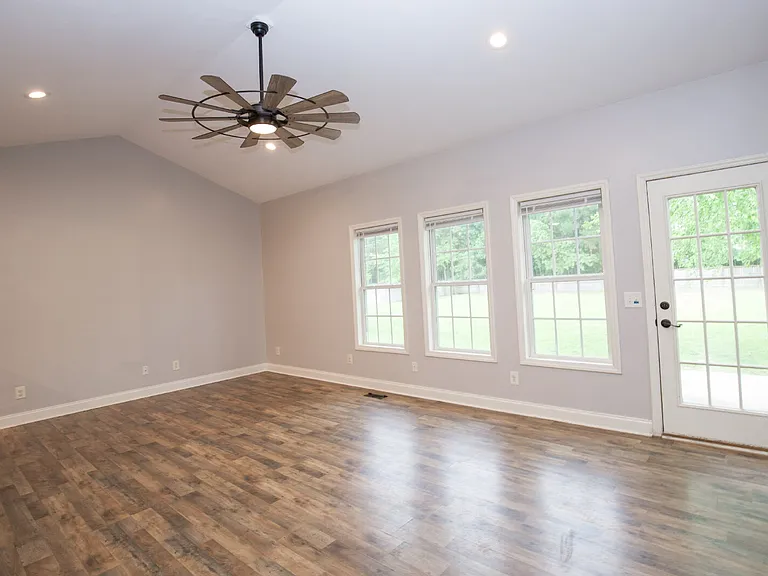 102 Willow Creek Ln — Photo 9