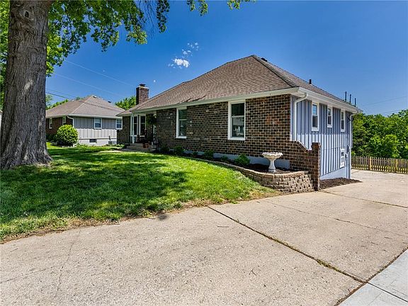 4th image of 6115 Larson Ave