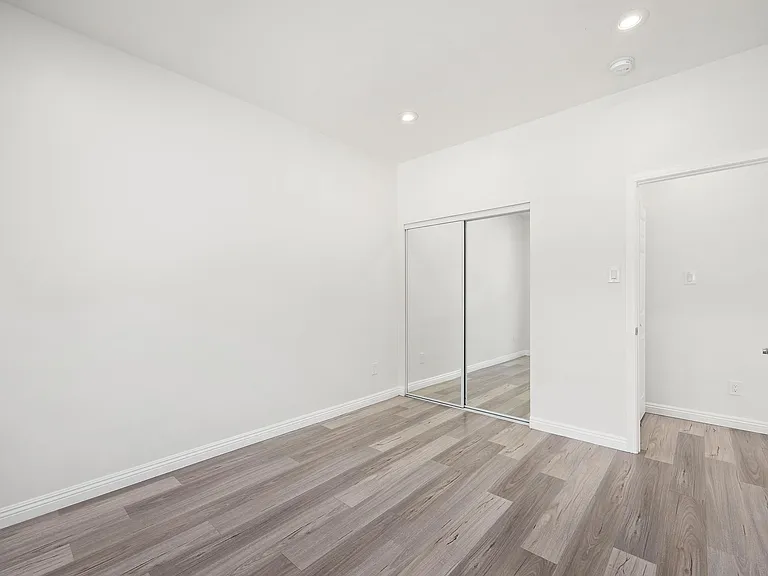 1009 Tremont St — Photo 12
