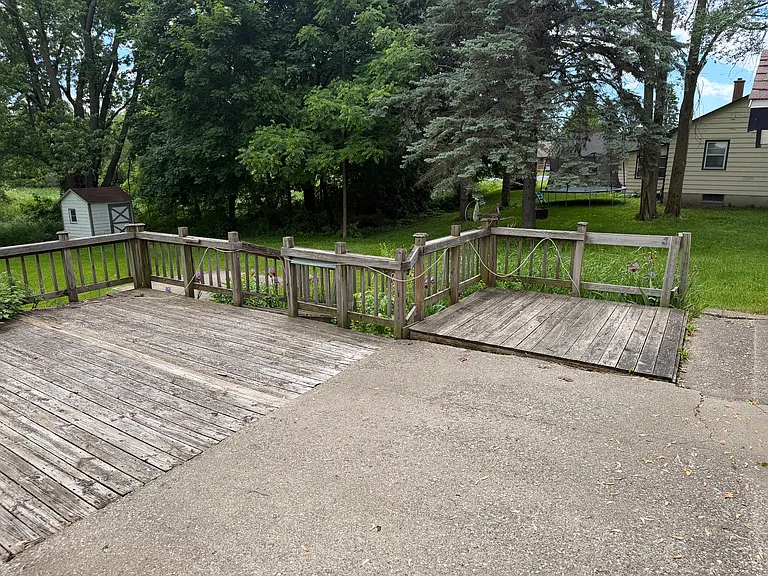 221 S Pine St — Photo 12