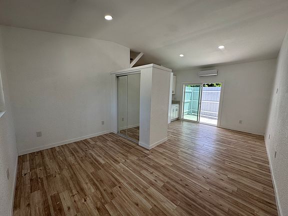 2nd image of 925 Vale View Dr #B