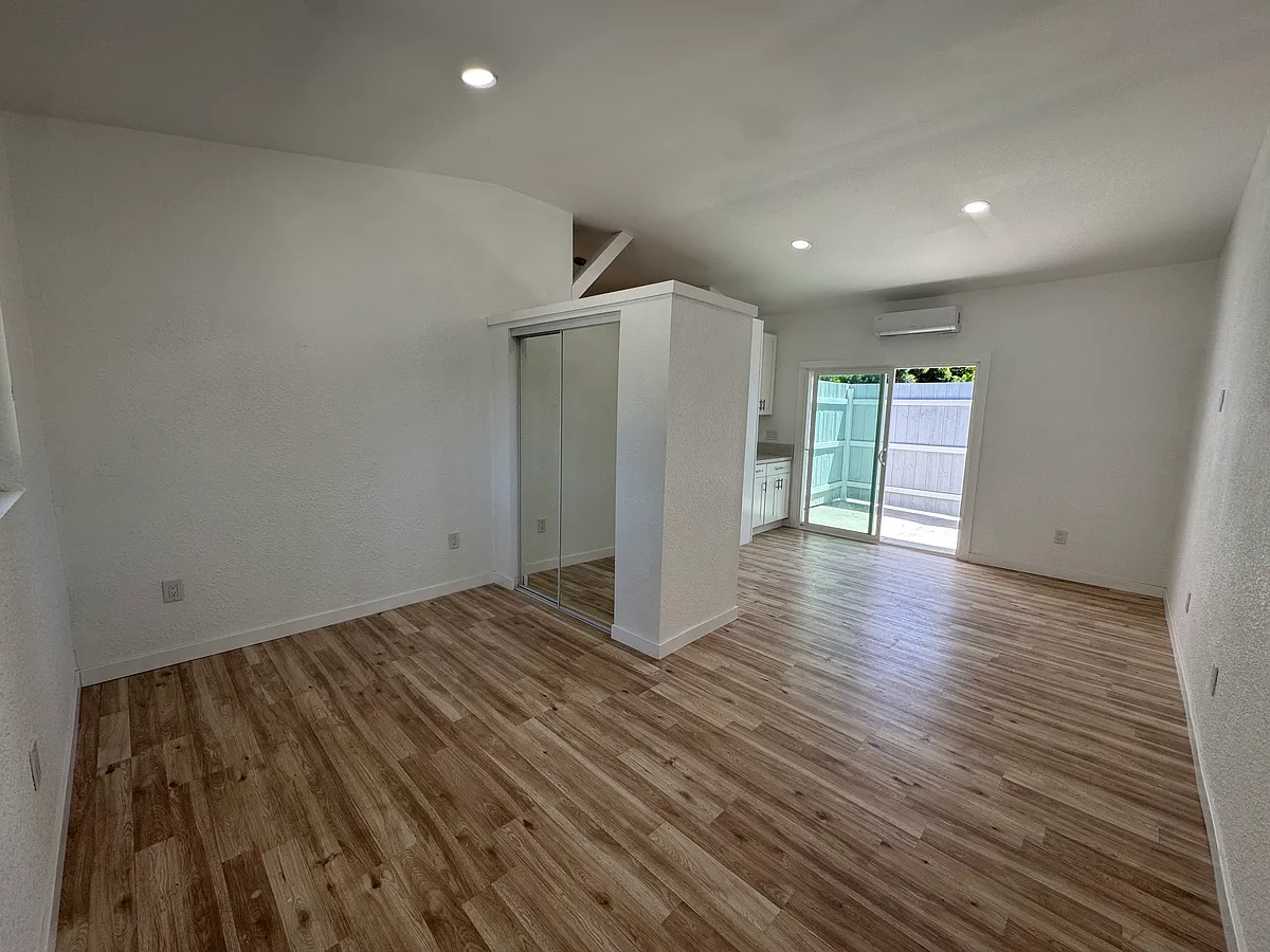 Building Photo - 925 Vale View Dr #B