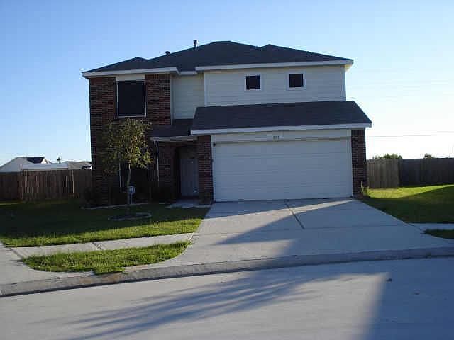 1st image of 823 Remington Walk Ct