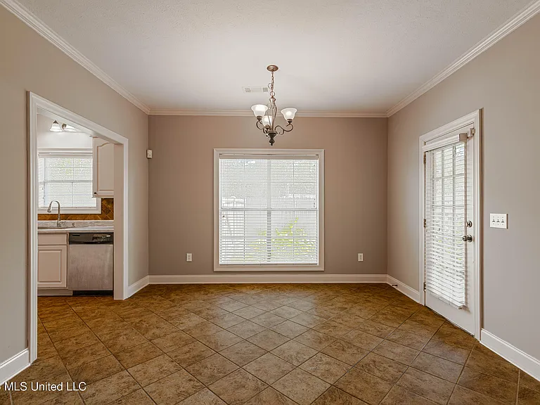 101 Sara Fox Dr — Photo 7