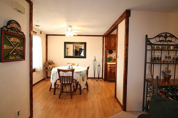 Dining room with pergo floors