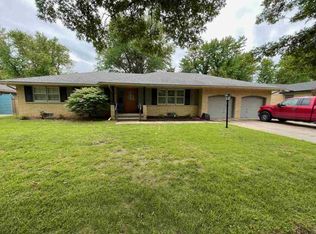 1833 N Farmstead St, Wichita, KS 67208