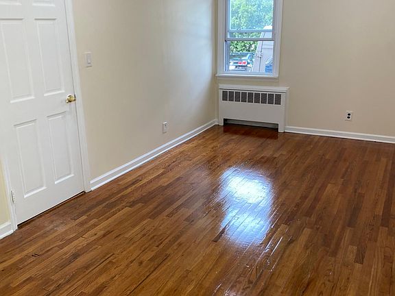 5th image of 408 Peninsula Blvd