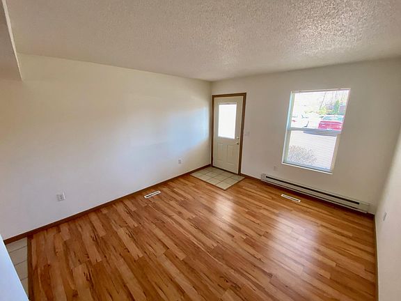 5th image of 933 West Ave