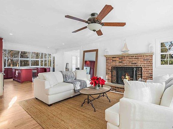 5th image of 79 Moriches Ave