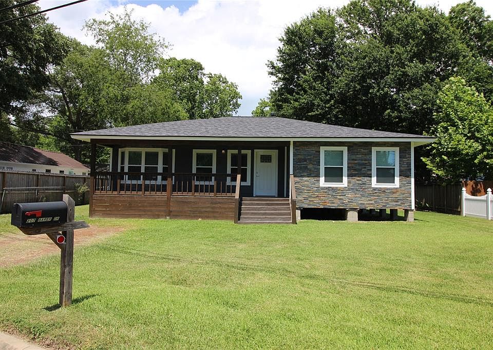 1st image of 207 Baker Dr