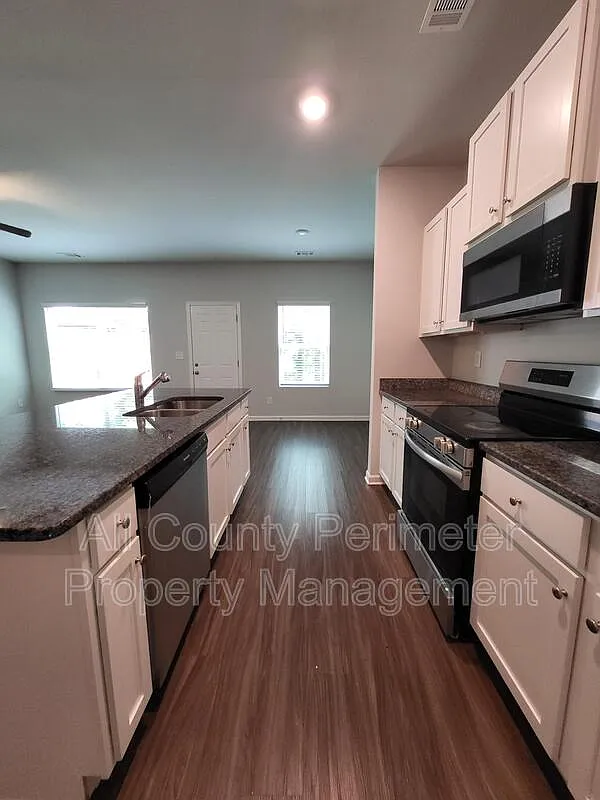 3 bed, 2.5 bath, 1776 sqft, $1,750 — Photo 3