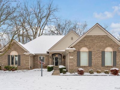 43855 Pinot Noir Dr, Sterling Heights, MI, 48314