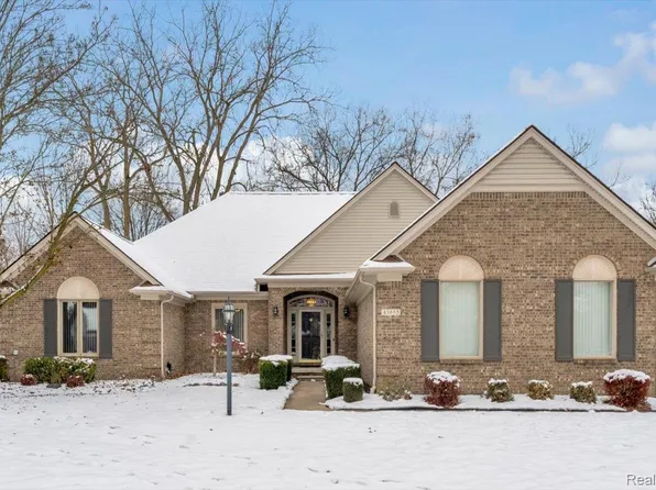 43855 Pinot Noir Dr, Sterling Heights, MI 48314