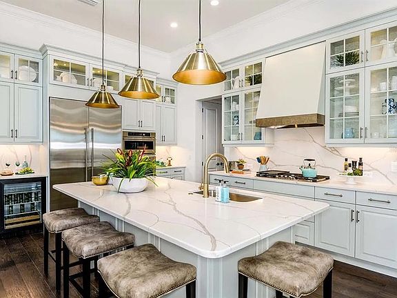 2nd image of 328 BOCELLI DRIVE