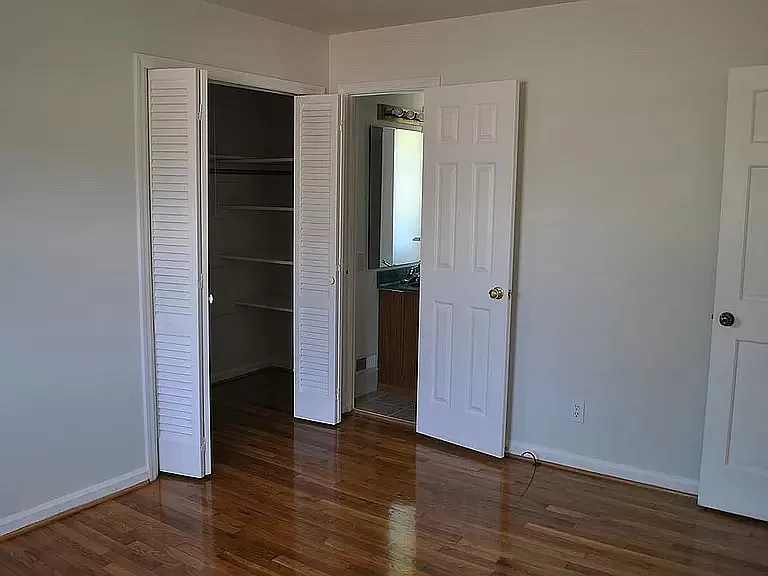 3 bed, 1100 sqft, $1,900 — Photo 2