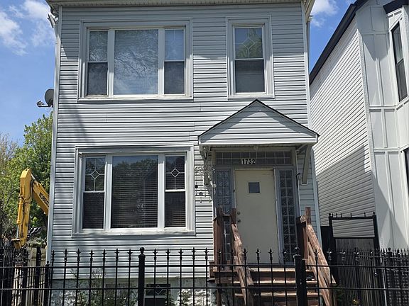 2nd image of 1732 N Sawyer Ave #3