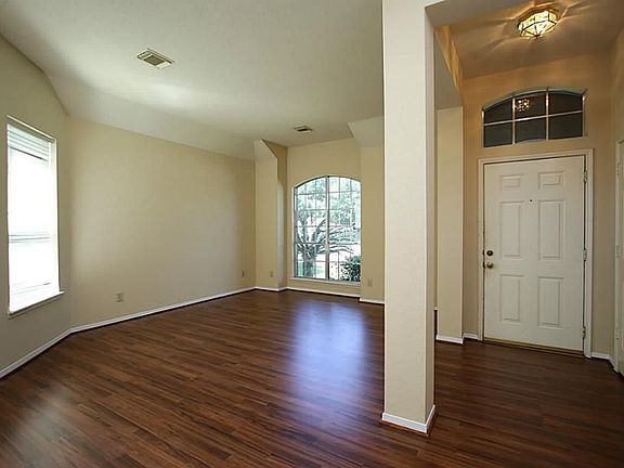 3rd image of 9815 N Villa Dr