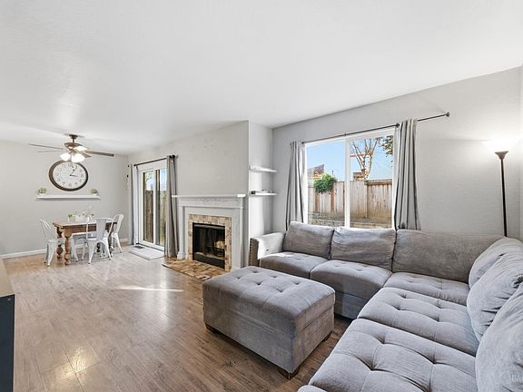 3rd image of 98 Francis Circle