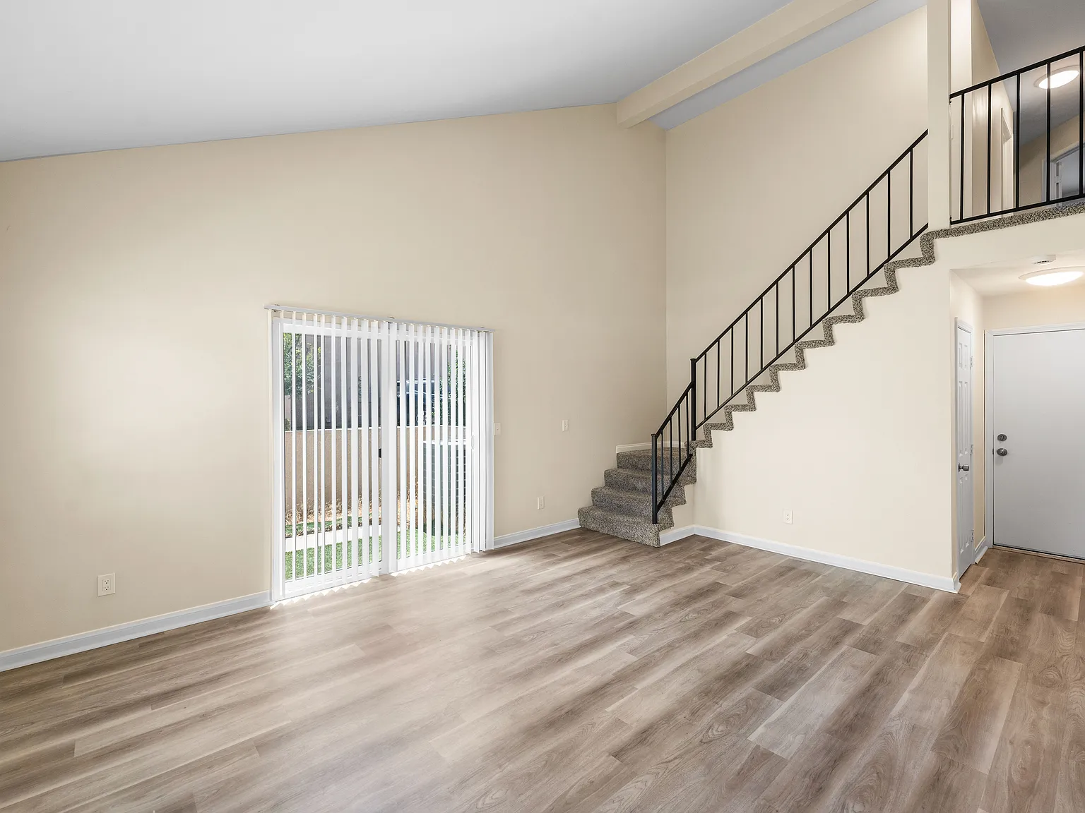 3 bed, 2.5 bath, 1250 sqft, $2,590 — Photo 3