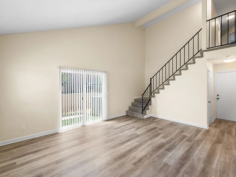 1648 Cactus Dr #D — Photo 3