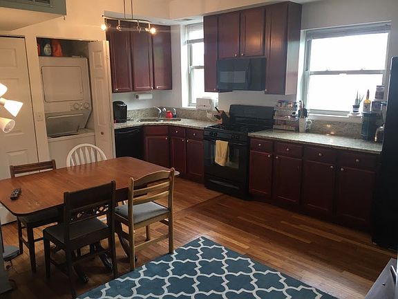 4th image of 811 Erie St #3