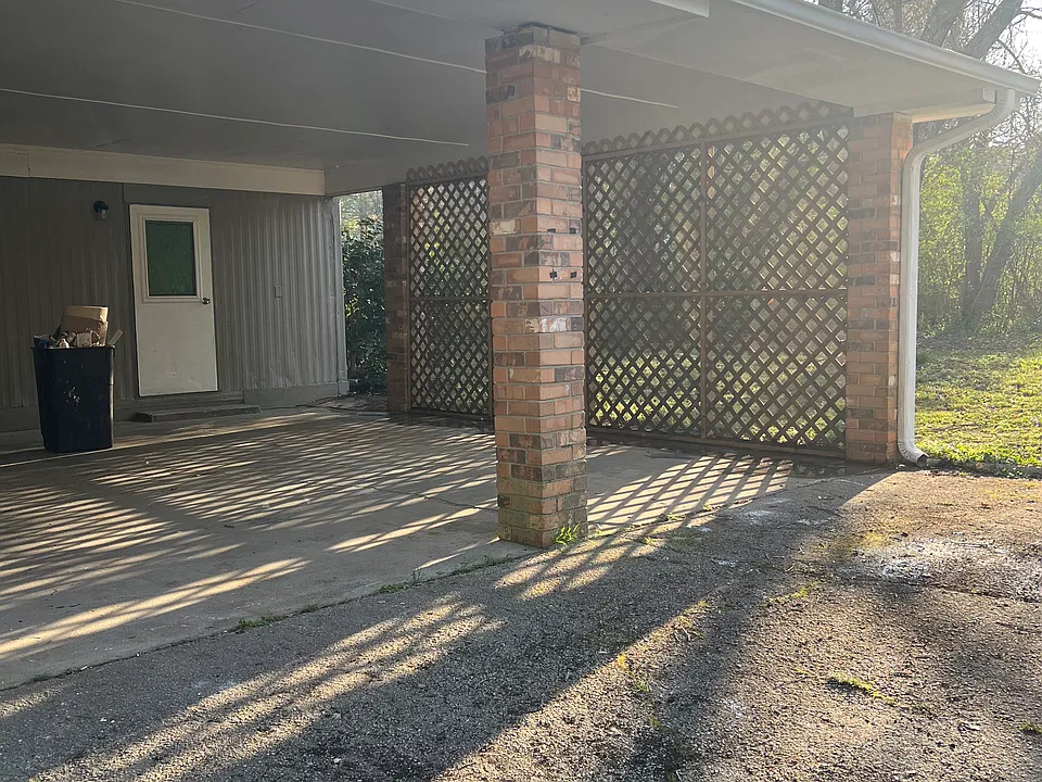 190 Highland Blvd