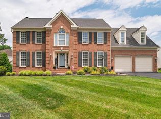 15490 Waters Creek Dr, Centreville, VA 20120