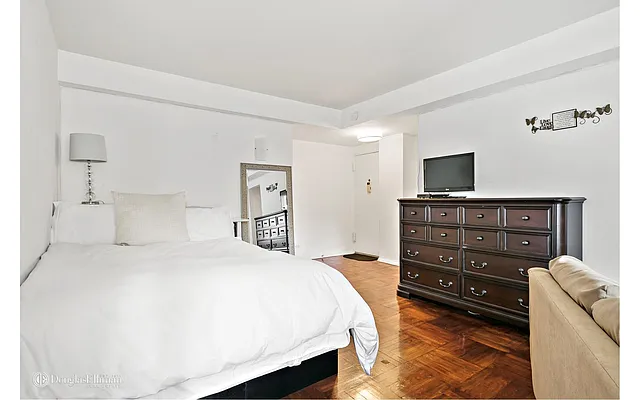 Sold by Douglas Elliman | media 2