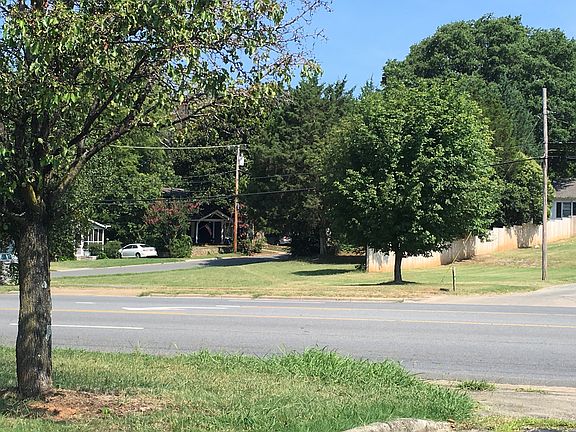 2nd image of 142 W Garrison Blvd