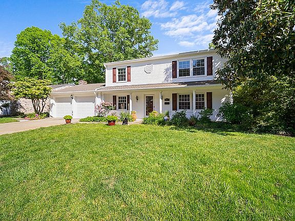5th image of 828 Isham Pl