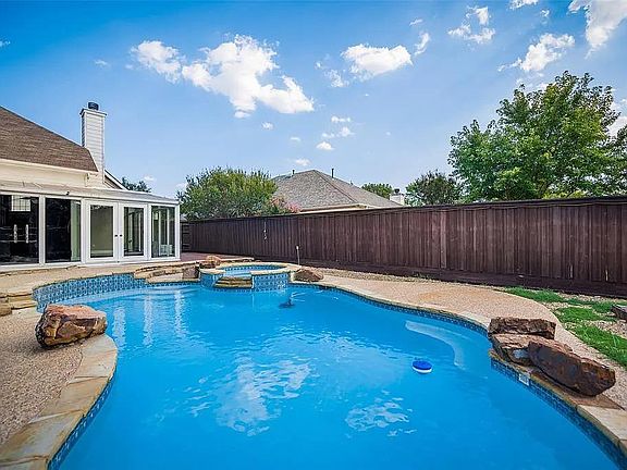 3rd image of 6817 Chateau Dr