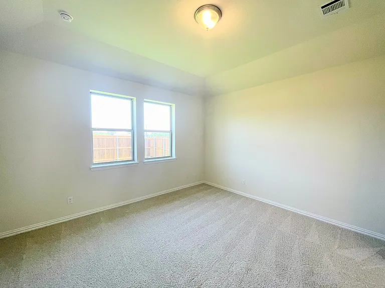 3201 Riverlawn Dr — Photo 12