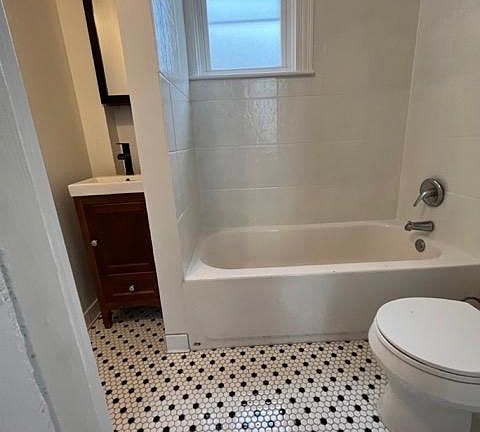 5th image of 4022 Delaney St #1