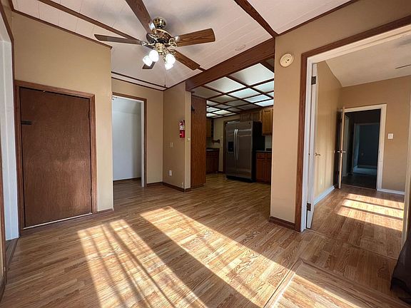 4th image of 313 E Pine Ave