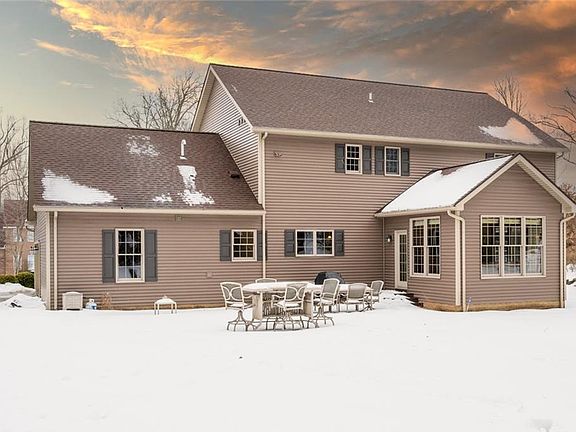 2nd image of 1120 Oakwood Dr