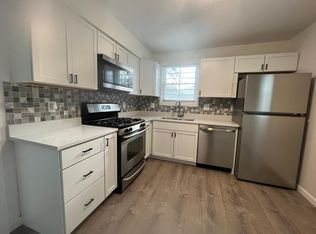 613 E Rockland Rd, Libertyville, IL 60048