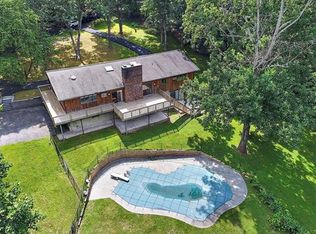 8 Apple Bee Farm Ln, Croton On Hudson, NY 10520