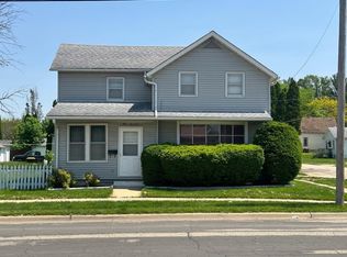 917 S Locust Ave, Freeport, IL 61032