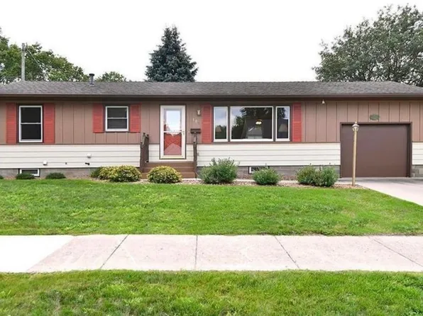 109 12th St NW, Faribault, MN 55021