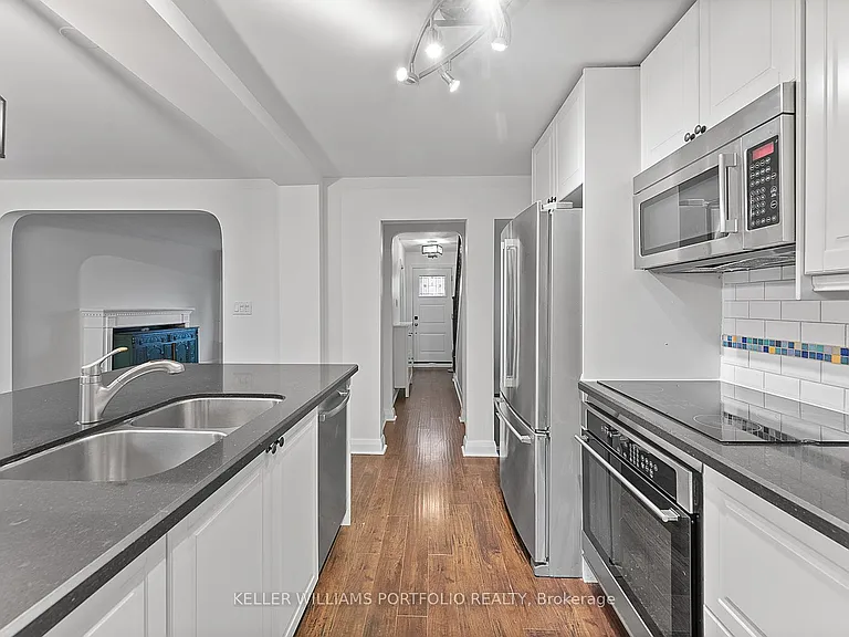 40 Scarboro Cres — Photo 19
