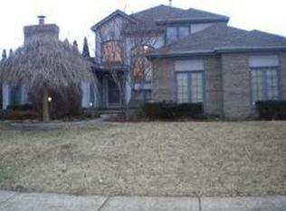 5126 Orchard Crest Dr, Troy, MI 48085