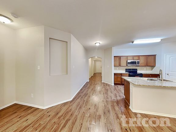 3rd image of 3025 Iris Dr