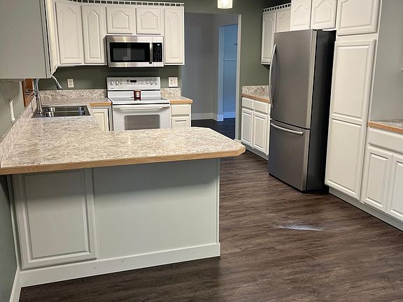 Plenty of space in the kitchen/dining room for all your entertaining.