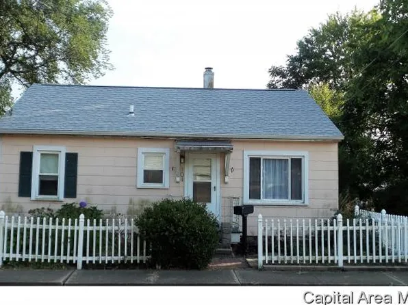 104 W Snyder St, Abingdon, IL 61410