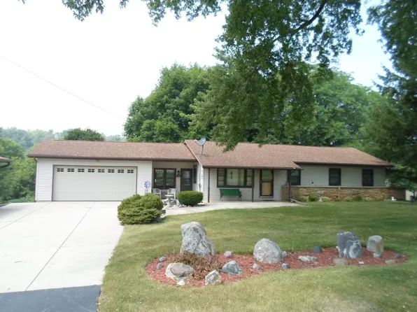 N1705 Poplar Grove Rd, Watertown, WI 53098