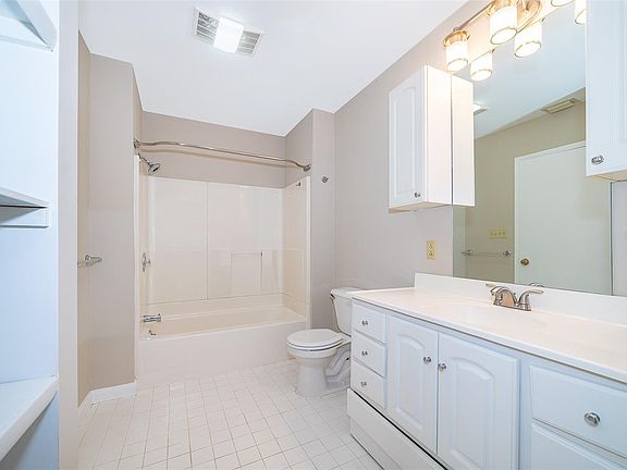 3rd image of 1420 Francis Ave